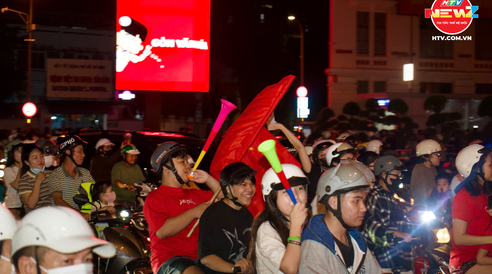 Đêm "không ngủ" của người hâm mộ Việt Nam sau khi đội nhà xuất sắc giành tấm HCV SEA Games 33 danh giá