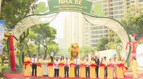 Khánh thành công trình "Cổng chào xã Nhà Bè" trên tuyến đường huyết mạch Nguyễn Hữu Thọ