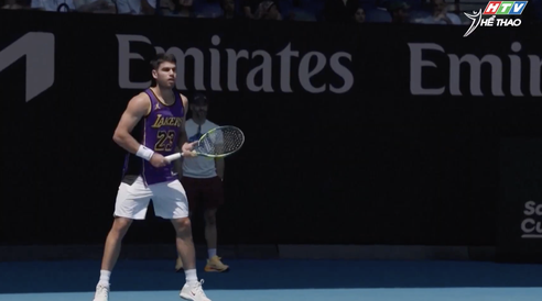 Carlos Alcaraz tập luyện chuẩn bị cho Úc mở rộng