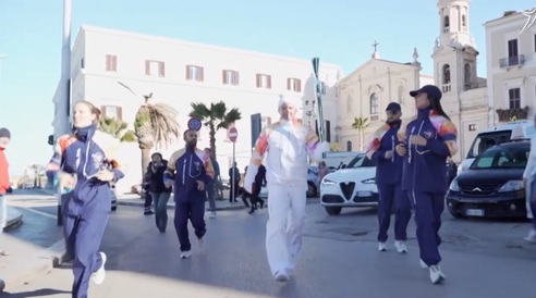 Hành trình rước đuốc tiếp tục qua các thành phố nước Ý