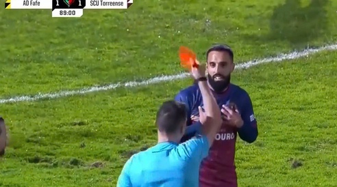 Mưa thẻ đỏ ở bán kết Cúp quốc gia Bồ Đào Nha