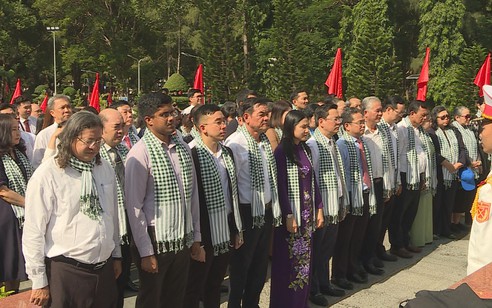 Hành trình hữu nghị tại Côn Đảo thúc đẩy ngoại giao nhân dân