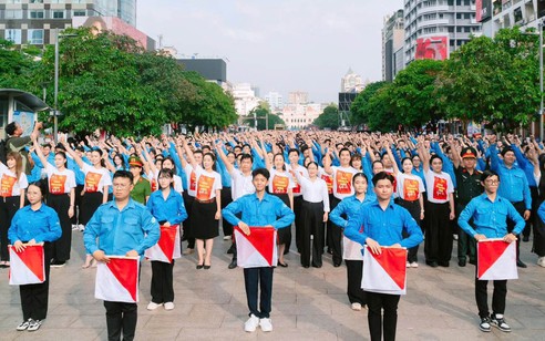 3.070 người trẻ cùng cất vang "Lên đàng", xác lập kỷ lục Việt Nam