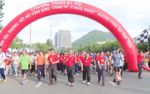 2.500 người tham gia chương trình đi bộ “Bước chân yêu thương” tại phường Vũng Tàu