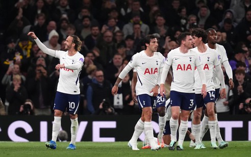 James Maddison trở lại ấn tượng, Tottenham chấm dứt chuỗi trận không thắng | Ngoại hạng Anh