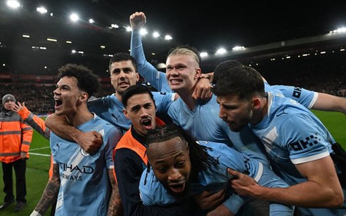 Man City thắng đậm AEK Athens, sân Etihad thưa vắng khán giả