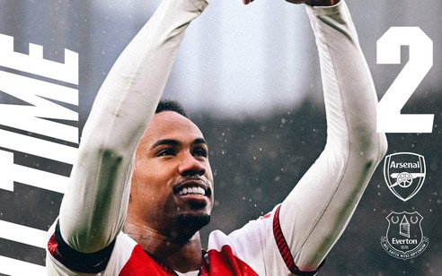 Arsenal tận dụng cơ hội chiếm ngôi đầu, Tottenham gây bất ngờ khi hạ Chelsea