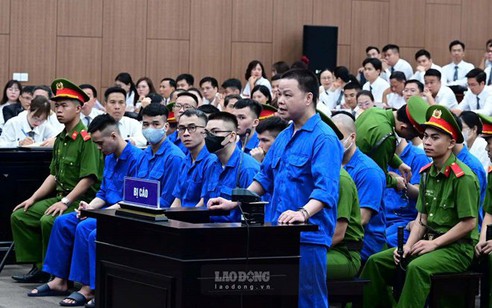Mr Hunter khai về nguồn gốc 142kg vàng, lý do ở nước ngoài trước khi bị bắt