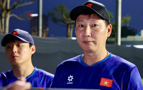 HLV Kim Sang Sik: Càng khó khăn, tuyển Việt Nam càng phải đoàn kết