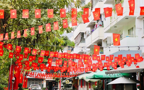 Thông báo treo cờ Tổ quốc chào mừng ngày bầu cử