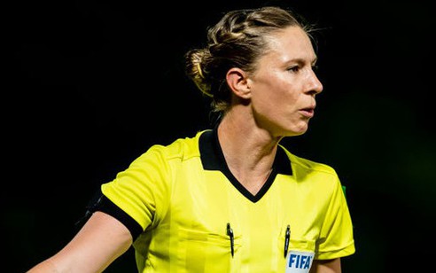 Ê-kíp nữ trọng tài Úc điều hành trận đội tuyển nữ Việt Nam đấu Đài Loan