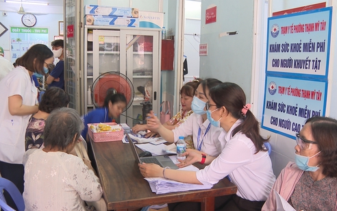 Khám sức khỏe miễn phí cho người dân phường Thạnh Mỹ Tây