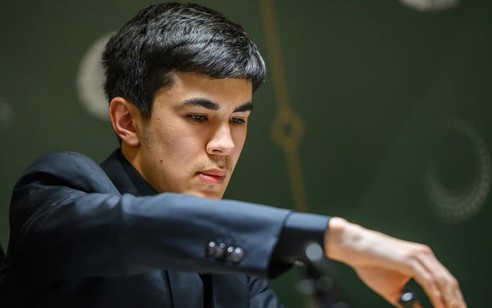 Kỳ thủ 20 tuổi Sindarov đứng đầu bảng đấu tranh ngôi Vua cờ