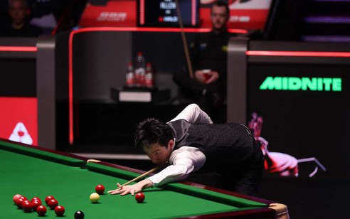 Snooker World Championship: Wu Yize tạm dẫn Mark Allen