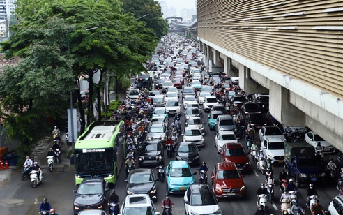 Hà Nội đề xuất mốc thời gian chuyển toàn bộ taxi, xe công nghệ sang xe điện