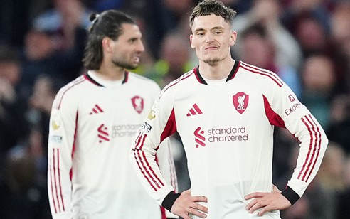 Jamie Carragher chỉ ra điểm yếu của Liverpool sau thất bại nặng trước Aston Villa