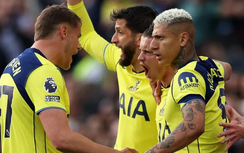 Thắng bất ngờ, Tottenham thoát khỏi nhóm rớt hạng