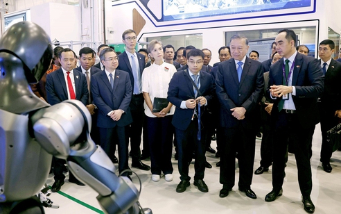 Tổng Bí thư, Chủ tịch nước Tô Lâm thăm nhà máy và trung tâm thử nghiệm tàu điện ngầm Singapore