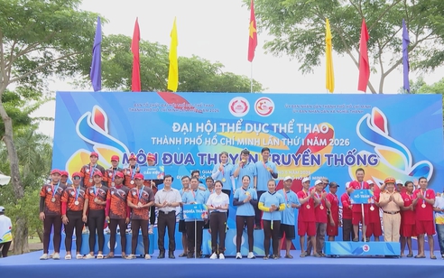 Hơn 350 vận động viên tranh tài tại giải đua thuyền hồ Đá Bàng