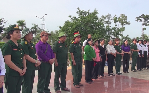 Lễ cất bốc, di dời hài cốt liệt sĩ về quê hương
