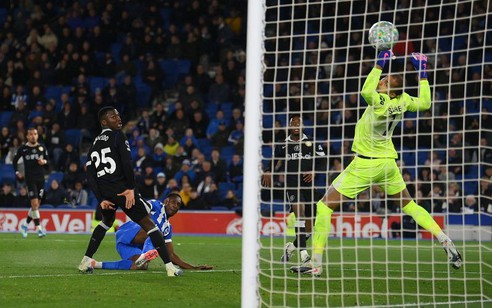 Chelsea gây choáng với Welbeck
