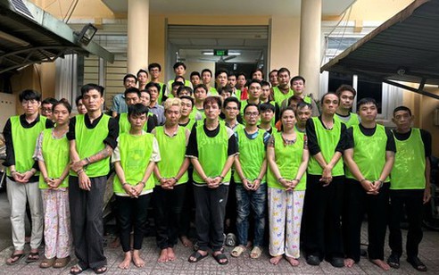 Công an phường tại TP. Hồ Chí Minh phá đường dây ma tuý, bắt ca sĩ Tăng Nhật Tuệ và 47 đối tượng
