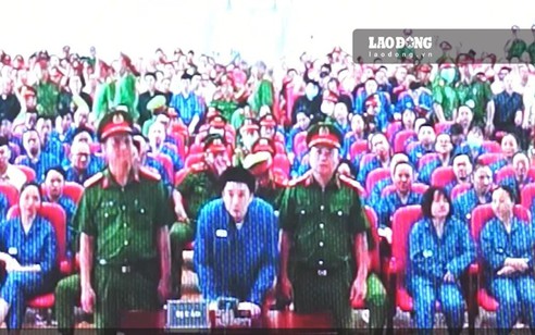 Xét xử vụ án ma túy VN10: Chi Dân đính chính tội danh, Trúc Phương nói chưa có chồng