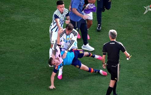 Nhiều thành viên đội tuyển Argentina bị FIFA phạt nặng
