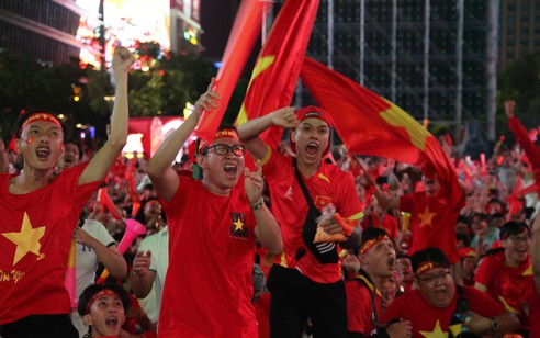 Việt Nam 4-2 Thái Lan: Wanchai phản lưới nhà, Việt Nam bảo vệ thành công ngôi vô địch ASEAN Cup