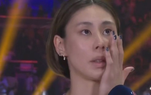 Ngôi sao bóng chuyền nữ Nhật Bản bật khóc sau khi thua ĐT Thái Lan, lỡ cơ hội giành vé Olympic