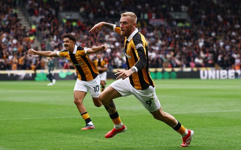 Hull City toàn thắng, bay cao tại Premier League