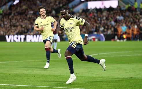 Saka giúp Arsenal giành chiến thắng sít sao trước Aston Villa
