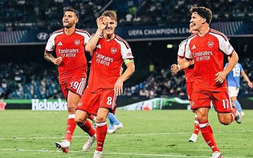 Arsenal: Odegaard đã thấp thoáng hình bóng Bergkamp