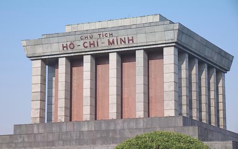 Đông đảo du khách đến viếng lăng Chủ tịch Hồ Chí Minh nhân dịp Lễ Quốc khánh