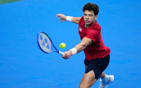 Davis Cup: Shelton tiếp tục thất bại, Cộng hòa Séc đánh bại Mỹ vào Final 8