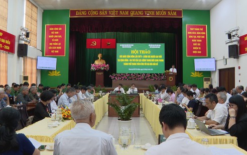 Thanh niên xung phong tham gia chăm sóc người cao tuổi tại cộng đồng