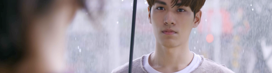 Không phải bạn thân, vì "Có lẽ anh yêu em"