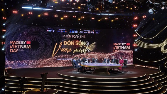 Phiên toạ đàm Toàn thể Đón sóng - Vươn mình 
