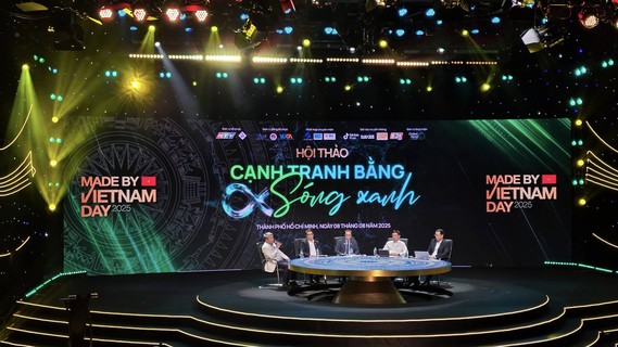 Toàn cảnh sân khấu hội thảo