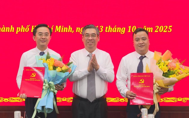 Thành ủy TP. Hồ Chí Minh trao quyết định cán bộ