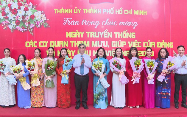 Thành ủy TP.HCM tri ân cơ quan tham mưu, tôn vinh phụ nữ nhân ngày 20/10