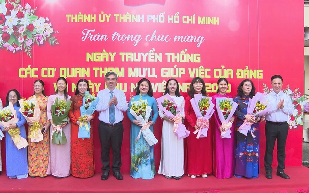 Thành ủy TP. Hồ Chí Minh tổ chức gặp mặt nhân Ngày Truyền thống các cơ quan tham mưu, giúp việc của Đảng và Ngày Phụ nữ Việt Nam 20/10