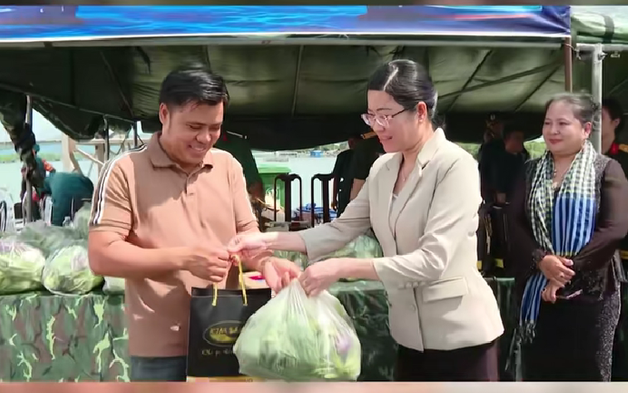 Từ bữa sáng nghĩa tình đến lời thề bảo vệ chủ quyền