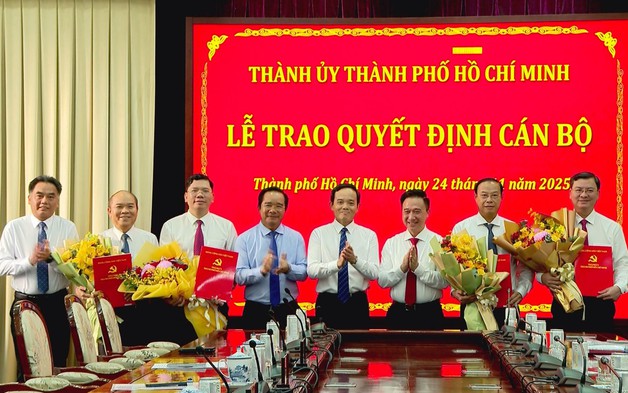 TP. Hồ Chí Minh công bố các quyết định về công tác cán bộ