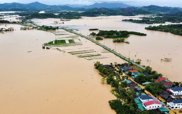 Lũ trên sông Hương và sông Bồ (TP. Huế) vượt báo động 3, nguy cơ ngập lụt diện rộng
