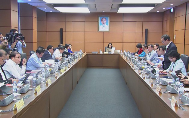 Quốc hội thảo luận các dự thảo luật sửa đổi về thuế