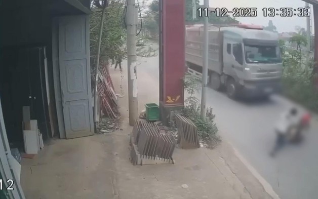 Hà Nội: Bắt giữ tài xế đẩy CSGT vào đầu xe tải