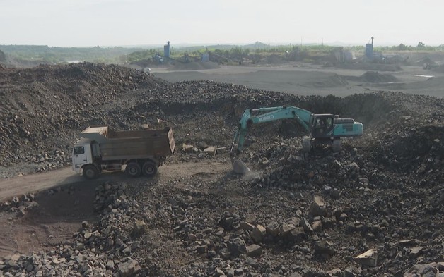 Tăng ca, tăng kíp đảm bảo nguồn cung đá cho các dự án trọng điểm