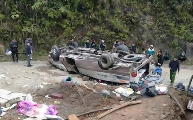 Lào Cai: Lật xe chở đoàn người đi từ thiện, 8 người tử vong, nhiều người bị thương