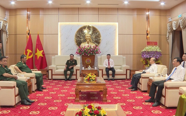 TP. Hồ Chí Minh chúc mừng Quân khu 7 nhân 80 năm truyền thống Lực lượng vũ trang Quân khu 7